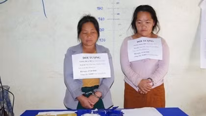 Two Lao traffickers caught for carrying 34,000 meth pills
