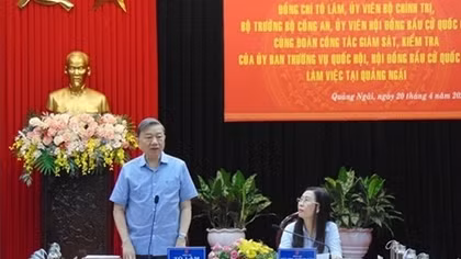 Minister To Lam works with leaders of Quang Ngai province