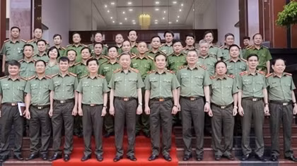Minister To Lam works with Da Nang Municipal Police Department