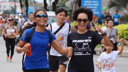 More than 10,000 people join Fund Run for Charity in HCM City