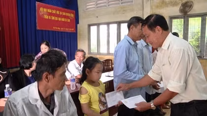 AO/dioxin victims in Can Tho, Tien Giang receive support