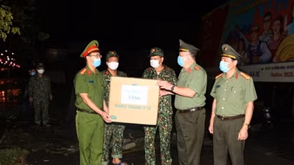Ha Nam provincial police take approaches to prevent and control COVID-19 