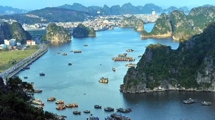 Tourists flock again to Quang Ninh after social distancing rules lifted