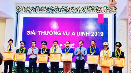 Youth organization of Phu Yen Provincial Police receives Vu A Dinh Award