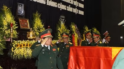 Over 1,000 delegations pay homage to former President Le Duc Anh