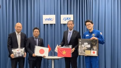 Vietnam receives objects from Japan for display at space museum