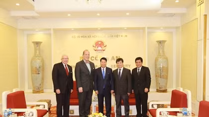 Deputy Minister Bui Van Nam receives U.S guest