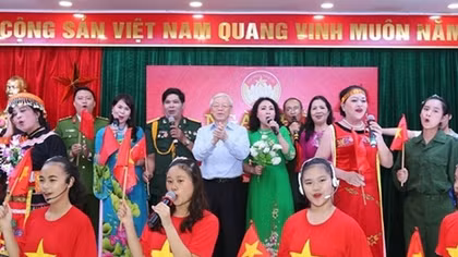 Party, State leader attends national unity festival in Hanoi