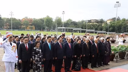 Party, State leaders pay tribute to President Ho Chi Minh