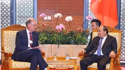 PM urges Carlsberg to expand investment in Vietnam