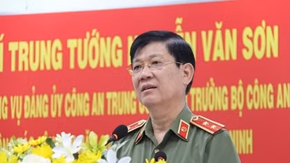 Deputy Minister Nguyen Van Son works with Tay Ninh Provincial Police