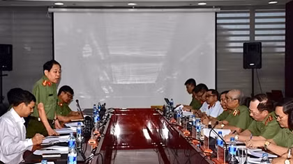 Deputy Minister Nguyen Van Thanh works with Da Nang on immigration management