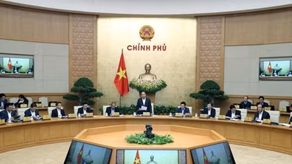 Vietnam’s economy stays positive amid global growth slowdown: PM