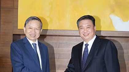 Minister To Lam visits and works with Guangdong Police leader