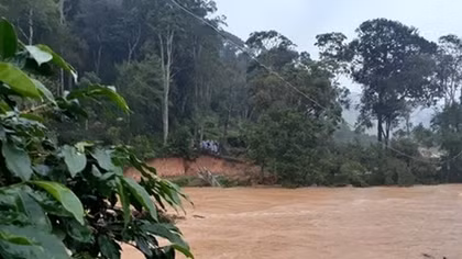 Four killed, two missing as flash floods hit Central Highlands, South Central regions