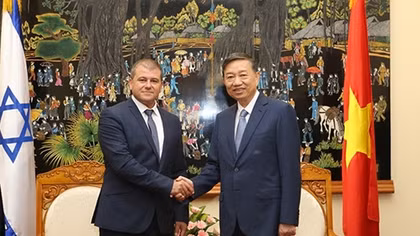 Minister To Lam receives Israeli General Director of Public Security 