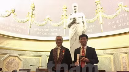Vietnam professor becomes academician at French medicine academy