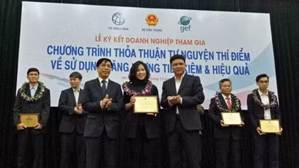 Firms commit to economical use of energy