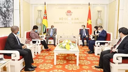 Vietnamese Minister of Public Security receives Mozambican Ambassador 