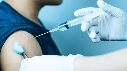 Mass vaccination begins in COVID-19 hotspot of Viet Yen