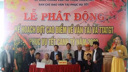 Hue police launch campaign to ensure traffic order and safety during Tet