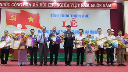 Thua Thien-Hue: 21 women awarded title of “Heroic Mothers”