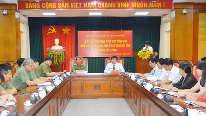 Tuyen Quang Provincial Police and Department of Communications and Educations step up cooperation 