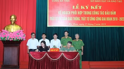 Ha Nam Police cooperates with schools to reduce traffic offences