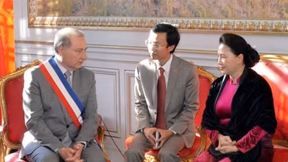 NA Chairwoman meets Toulouse Mayor