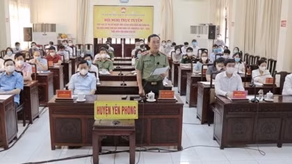 Deputy Minister Tran Quoc To meets voters of Yen Phong district, Bac Ninh