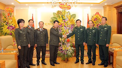 Deputy Minister Bui Van Nam congratulates Vietnam’s Border Guard on traditional day