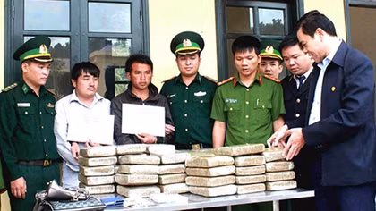 Fierce combat against drug-related crimes in Cau Treo border area