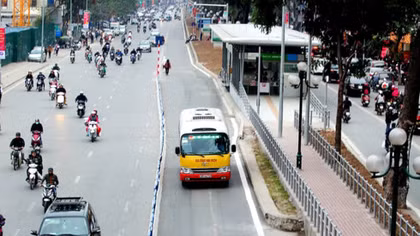 Hanoi allows ordinary buses to use BRT lane