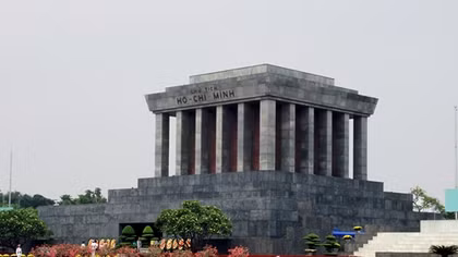 Latin American diplomats pay tribute to President Ho Chi Minh