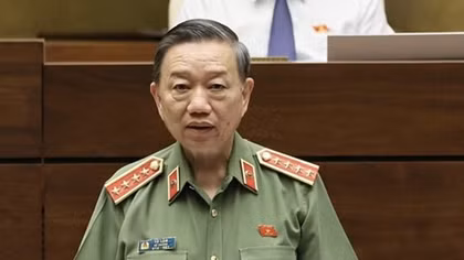 Minister To Lam answers questions of NA deputies 