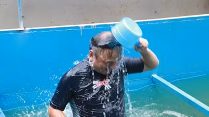 Japanese expert bathes in treated water of To Lich River 