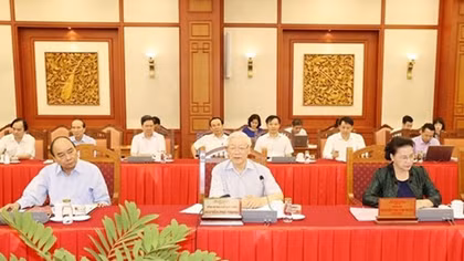 Hanoi needs to set example in all fields: top leader