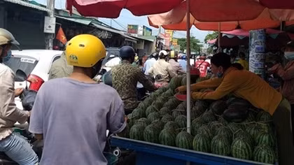 HCMC limits number of shoppers at markets and malls