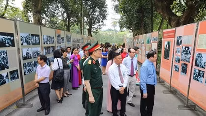 Hanoi photo exhibition spotlights President Ho Chi Minh