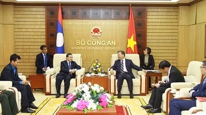 Vietnam, Laos promote bilateral relations