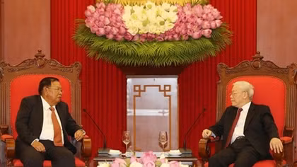 Party, State leader Nguyen Phu Trong welcomes Lao counterpart