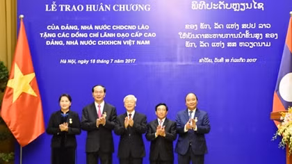 Party and State of Laos honor senior leaders of Vietnam with noble orders