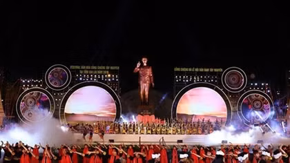 Prime Minister attends Tay Nguyen Gong Festival in Gia Lai