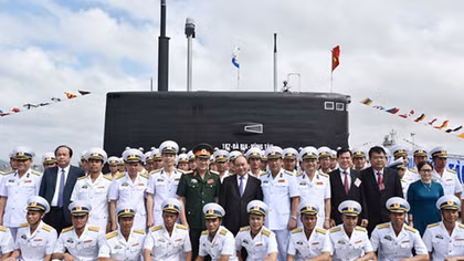 PM attends flag-raising ceremonies on submarines