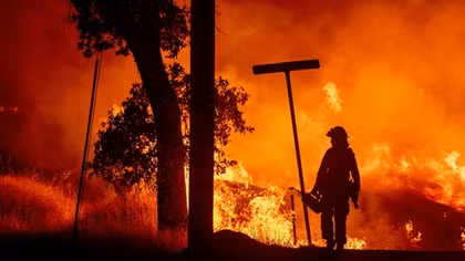 Six people killed as California wildfire spreads