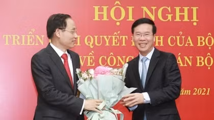 Le Hoai Trung designated as head of Party’s Commission for External Relations