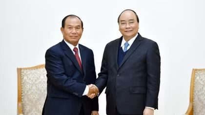 PM Phuc sanguine of growing Vietnam-Laos ties