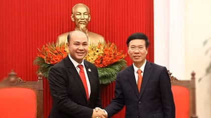 Party official hosts Cambodia’s youth federation delegates