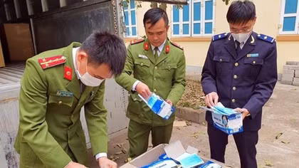 Ha Giang police seize nearly 62,000 masks to be illegally exported to China