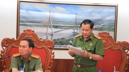 Party commission delegation works with Can Tho city’s Police Party Committee